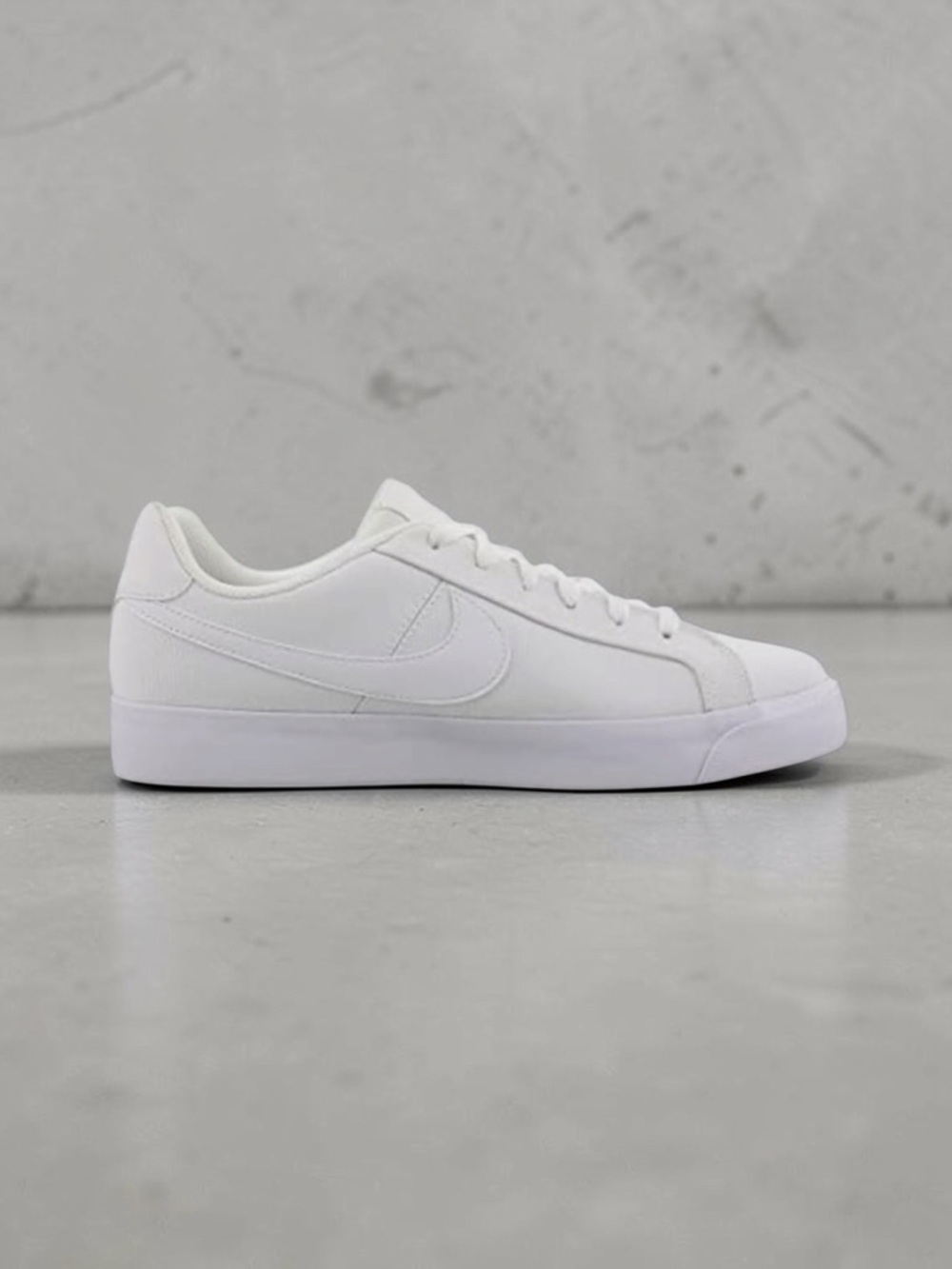Nike Women's Court Royale Canvas Sneakers CD5405-101 - Picture 1 of 16